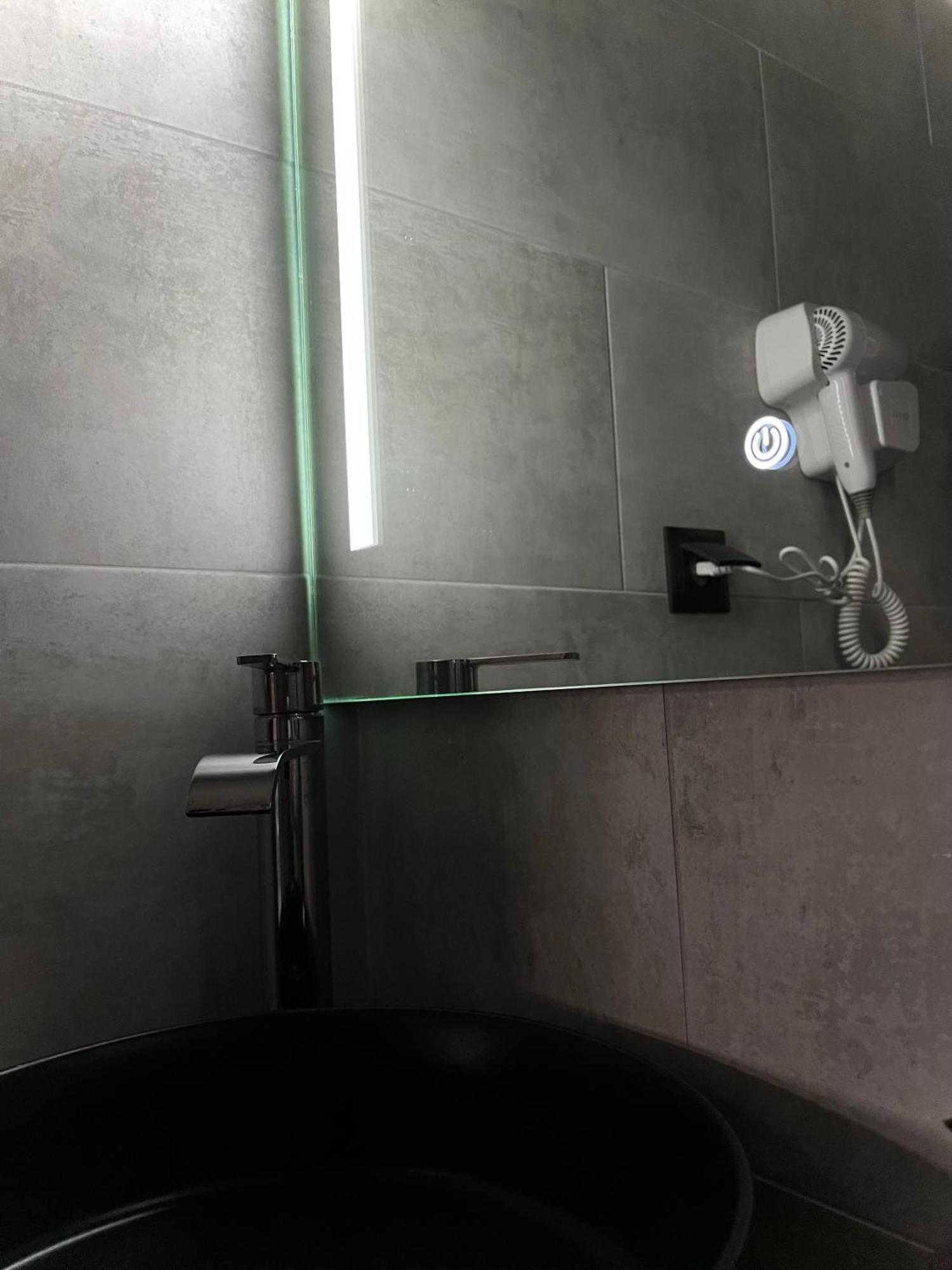 Joannas Airport Luxury Rooms Artemida  Exterior photo