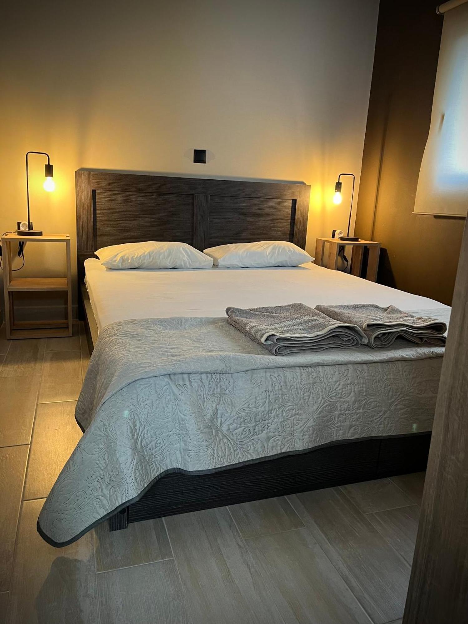 Joannas Airport Luxury Rooms Artemida  Exterior photo